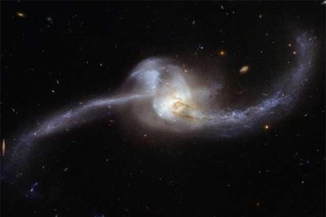 Diện mạo thiên hà 'ăn thịt' mới trong Vũ Trụ gây sốc