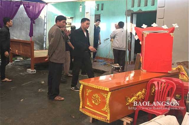 Xin tiền không được, dùng dao sát hại mẹ nuôi