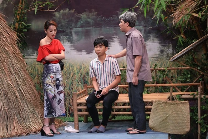 Trấn Thành 'bức xúc' khi bị Minh Dự mỉa mai đua đòi lấy vợ Hàn Trấn Thành 'bức xúc' khi bị Minh Dự mỉa mai đua đòi lấy vợ Hàn