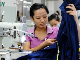 Xuất khẩu tăng mạnh, kim ngạch vượt 200 tỷ USD trong 10 tháng