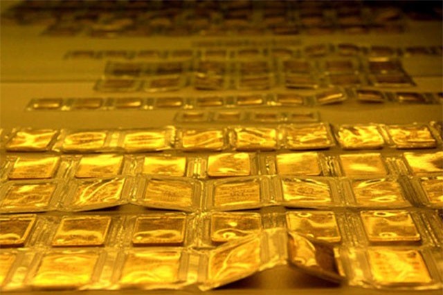 Giá vàng hôm nay 31/10: USD tăng vọt, vàng lui bước