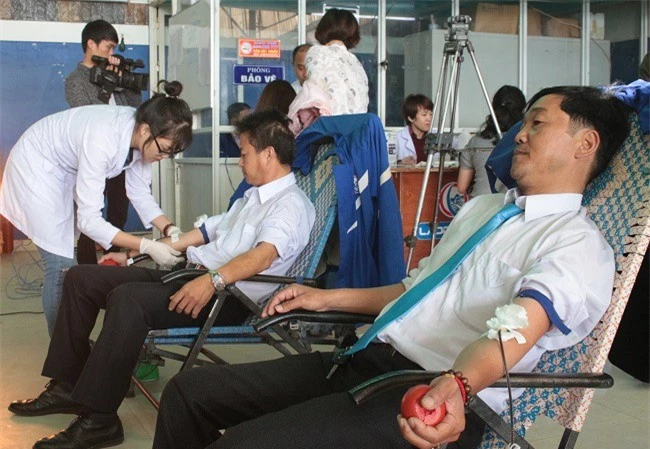 -	Do thời gian chuẩn bị quá gấp gáp nên lần này có hơn 30 “bác tài” LADO taxi tham gia hiến máu (Ảnh: VH)