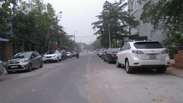 Hơn 10 chiếc SUV "khủng" cùng xe siêu sang Mercedes-Maybach S600 rước dâu tại Vĩnh Phúc