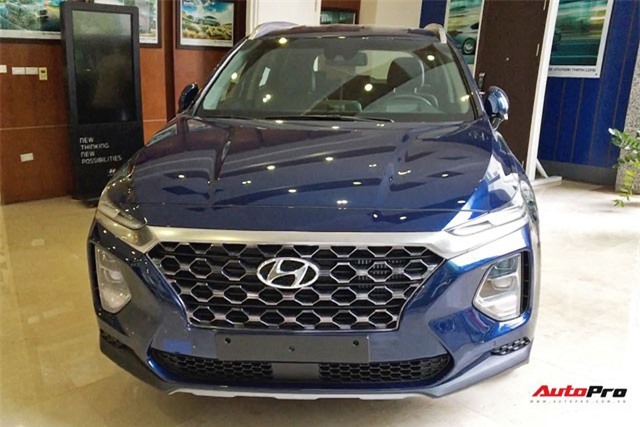 Hyundai Santa Fe 2019 rục rịch ra đại lý, giá tạm tính từ 1,1 tỷ đồng