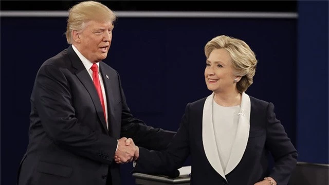 
Ông Donald Trump và bà Hillary Clinton trong một cuộc tranh luận năm 2016 (Ảnh: Shutterstock)
