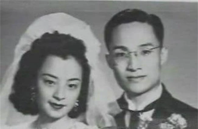 Kim Dung trong ngày cưới người vợ đầu.