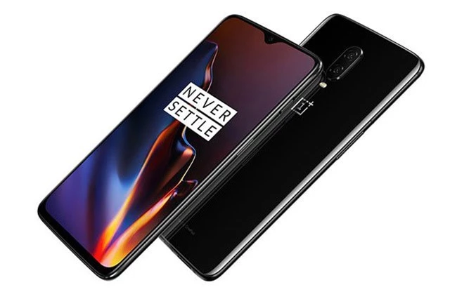 OnePlus 6T sử dụng khung bằng nhôm, 2 bề mặt phủ kính cường lực Corning Gorilla Glass 6. Máy có kích thước 157,5x74,8x8,2 mm, cân nặng 185 g. 