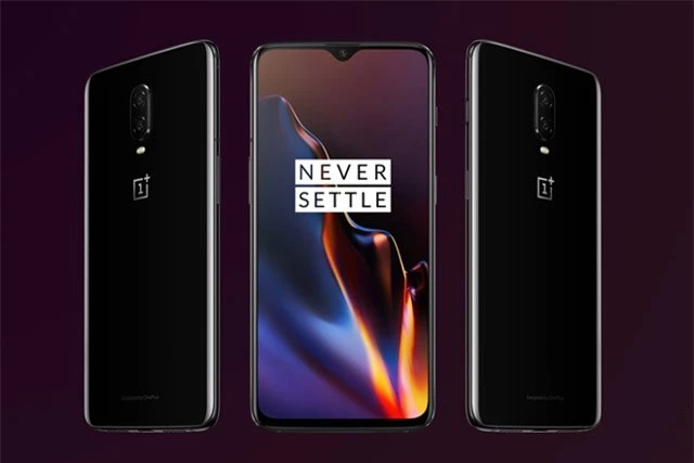 OnePlus 6T có 2 màu Mirror Black, Midnight Black. Máy được bán ra từ ngày 1/11 tới với giá 549 USD (tương đương 12,82 triệu đồng) cho phiên bản RAM 6 GB/ROM 128 GB. Phiên bản RAM 8 GB/ROM 128 GB có giá 579 USD (13,52 triệu đồng). Nếu muốn sở hữu phiên bản RAM 8 GB/ROM 256 GB, khách hàng phải chi 629 USD (14,68 triệu đồng).