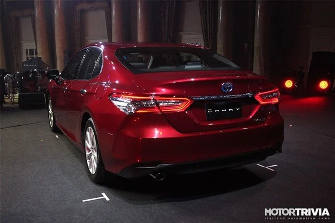 toyota-camry-2019-13.jpg