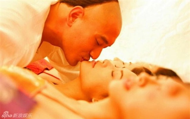 Clip: ‘Nhức mắt’ với những ‘cảnh nóng’ kinh điển trong phim võ hiệp Kim Dung