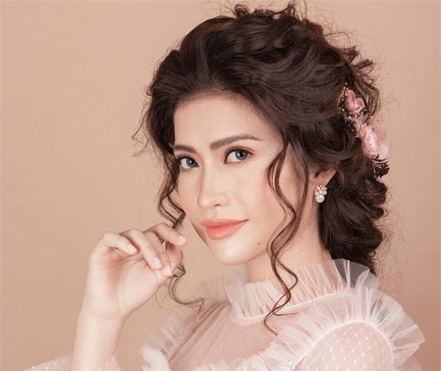 3 kiểu trang điểm cô dâu mùa thu tông hồng cam