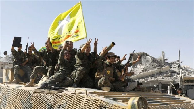Các tay súng thành viên SDF. (Ảnh: Reuters)