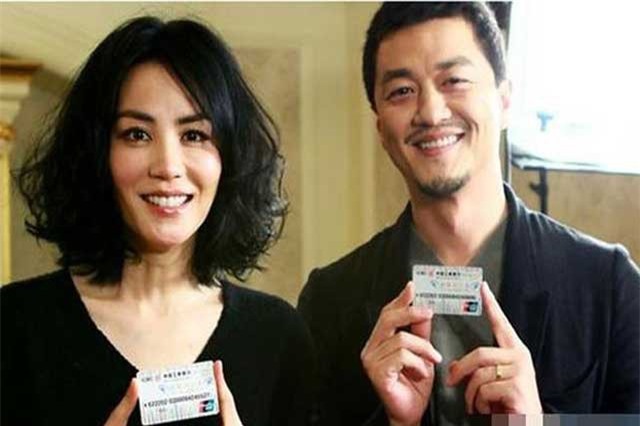 Vừa tuyên bố từ thiện 70% tài sản, Lý Á Bằng bị tố nợ ngập đầu