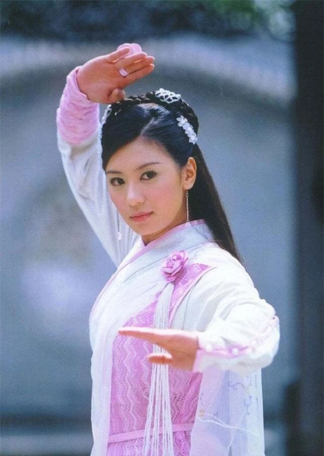 Triệu Mẫn - Phim Ỷ thiên đồ long ký 2003.