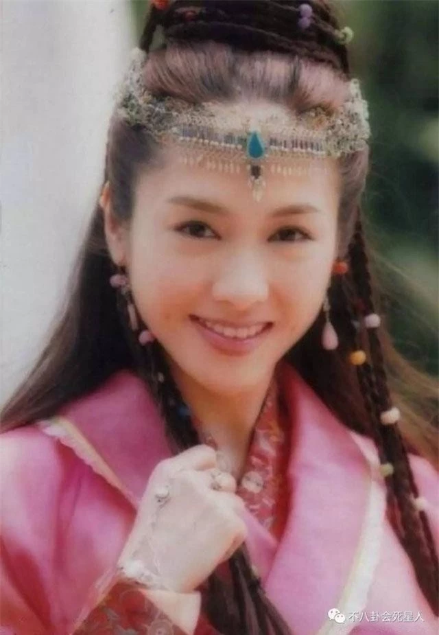 Triệu Mẫn - Phim Ỷ thiên đồ long ký 2003.