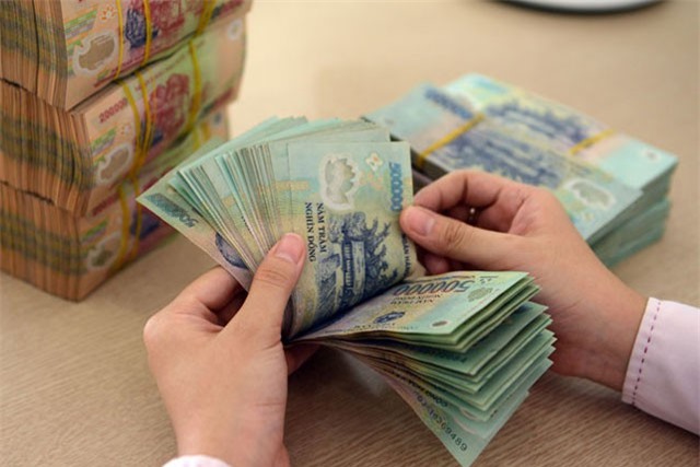 BẢN TIN TÀI CHÍNH-KINH DOANH: Ngân hàng đồng loạt tăng lãi suất tiền gửi, giá vàng thế giới giảm mạnh