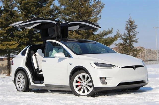 2. Tesla Model X.