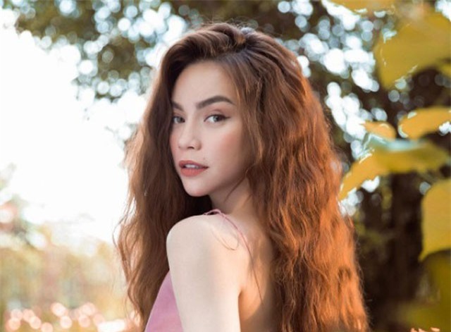 Ảnh hot 1/11: Hà Hồ cho rằng thường ngày mình giống đàn ông