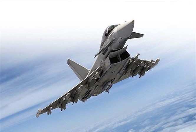 Tiêm kích Anh theo sát ‘Thiên nga trắng’ Tu-160 của Nga