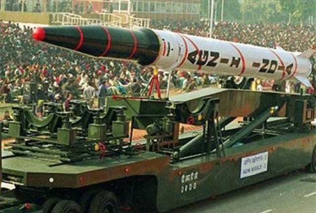 Ấn Độ thử tên lửa đạn đạo Agni-I trong đêm