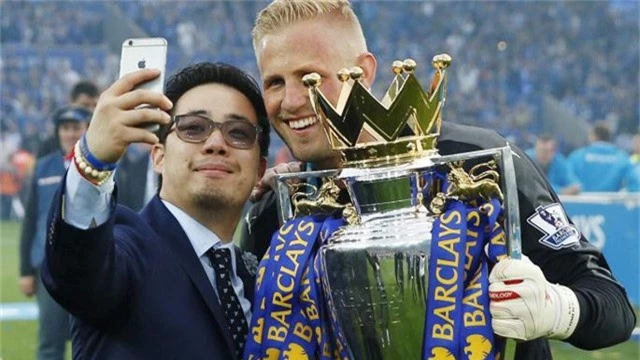  Thiếu gia Aiyawatt Srivaddhanaprabha là người trực tiếp điều hành CLB Leicester City và rất được các cầu thủ quý mến 