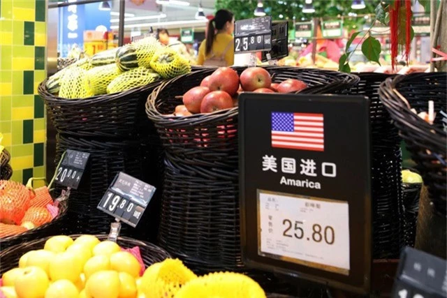  Hàng Mỹ được bán trong siêu thị tại Bắc Kinh. (Ảnh: EPA) 