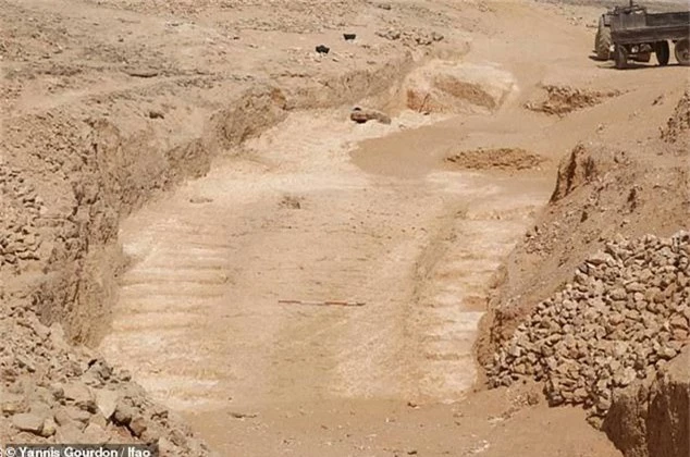 Khai quật con đường 4.500 tuổi tại Ai Cập - bí ẩn quá trình xây dựng Đại kim tự tháp đã được giải? - Ảnh 2.