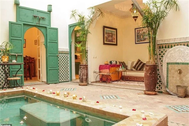 Ngôi nhà duyên dáng nằm gần khu chợ nhộn nhịp của thành phố Marrakesh, Morocco, có thể chứa đến 7 khách.