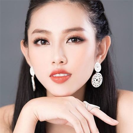 Thùy Tiên tự tin khoe vẻ đẹp rạng ngời trước thềm chung kết Miss International 2018