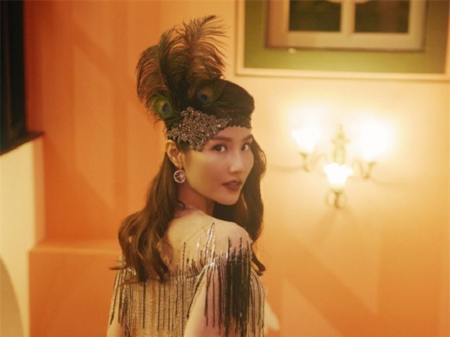 Diễm My 9X, Thuỳ Dung đi Phú Quốc dự tiệc phong cách Gatsby