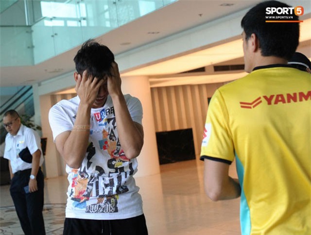 Quế Ngọc Hải "vò đầu bứt tai" khi xin HLV… đi cắt tóc