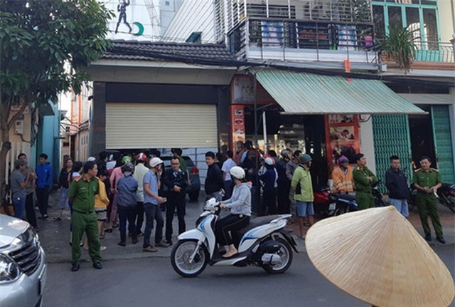 Hàng chục nam nữ bay lắc điên cuồng tại phòng karaoke