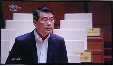 Thống đốc Lê Minh Hưng trả lời chất vấn trước Quốc hội, sáng 1/11/2018.