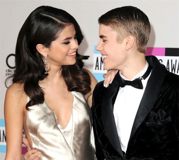 Đau đầu với những cặp sao cứ mãi “yêu đi yêu lại”