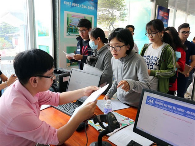 Sinh viên nói gì khi bị cấm ‘nói xấu’ giảng viên trên mạng?