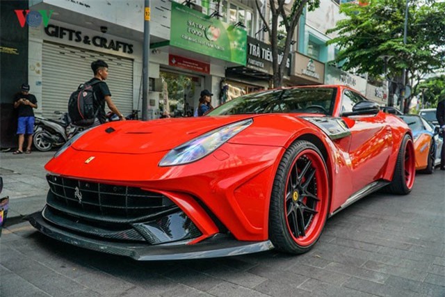 Ngắm siêu xe Ferrari F12 tại Việt Nam được độ bodykit Duke Dynamics 