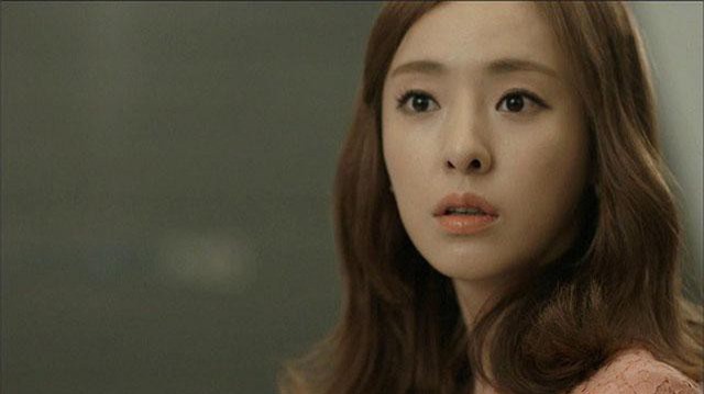 Chồng công tác xa nhà phải đi đẻ một mình, tới bệnh viện vợ trẻ phát hiện ra sự thật không ngờ