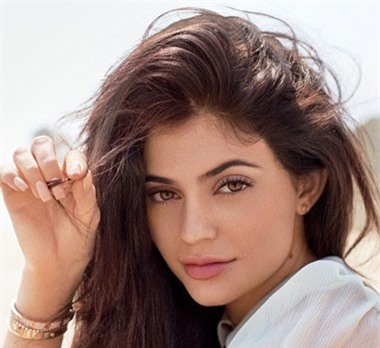 Giới trẻ Mỹ sẵn sàng nợ nần để chạy theo cuộc sống sang chảnh như Kylie Jenner