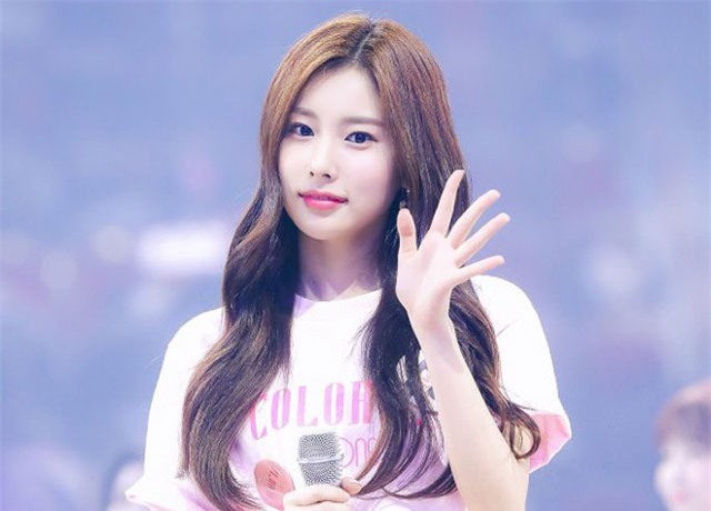 Quảng bá phim Nhật trong thời điểm nhạy cảm, thành viên IZ*ONE bị chỉ trích 