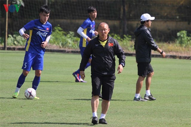 HLV Park Hang Seo gây bất ngờ ở buổi tập sáng 2/11 của ĐT Việt Nam
