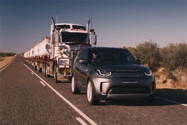 Clip: Loạt xe SUV, bán tải trổ tài kéo máy bay