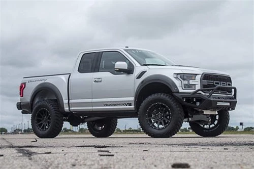 Chi tiết siêu xe bán tải mạnh 758 mã lực, giá ngang siêu xe. Hennessey VelociRaptor V8 2019 là mẫu xe bán tải được trang bị động cơ V8 5.0 lít cho công suất tối đa lên tới 758 mã lực. Giá bán của nó là 147.950 USD, tương đương với nhiều mẫu siêu xe. (CHI TIẾT)