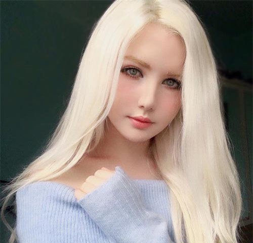 Hot girl 19 tuổi xinh như búp bê, được gọi là 'tiên nữ giáng trần'