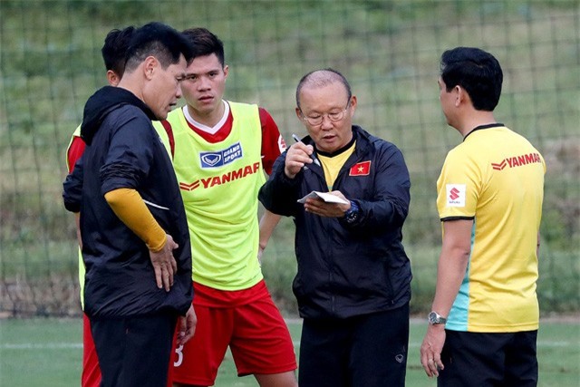 Áp lực của thầy trò HLV Park Hang Seo sau những lời khen từ báo nước ngoài