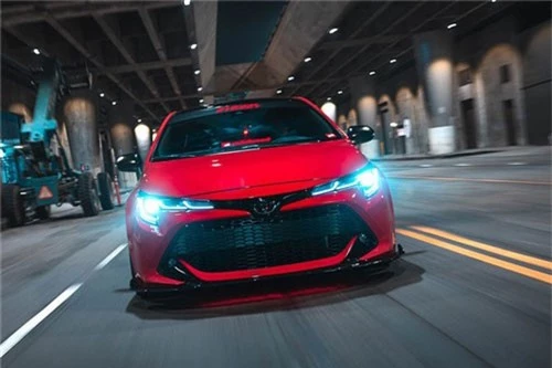 Toyota Corolla hatchback độ khủng mang tham dự Sema 2018. Toyota đã giới thiệu đến công chúng phiên bản hatchback của mẫu Corolla 2018. Ngay lập tức, các hãng độ đã tiến hành “hoán cải” nó thành những bản độ độc đáo để tham dự Triển lãm xe độ SEMA 2018. (CHI TIẾT)