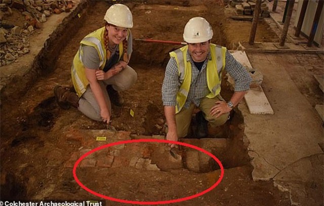 Phá tường để cướp ATM, không ngờ lũ trộm "mở lối" kho báu 500 năm tuổi