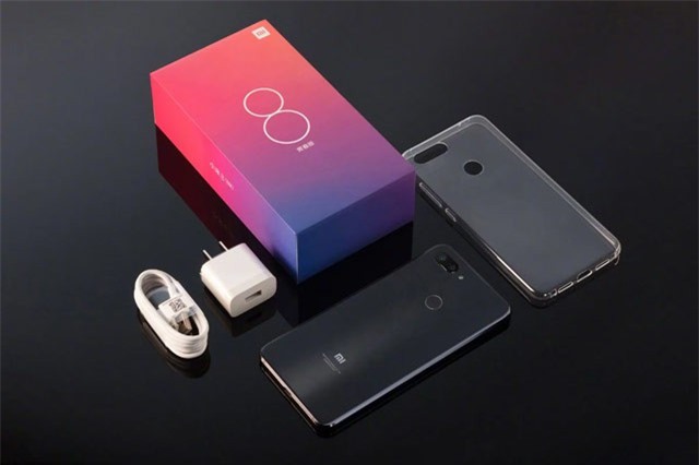 Clip: Mở hộp và đánh giá nhanh Xiaomi Mi 8 Lite sắp lên kệ ở Việt Nam