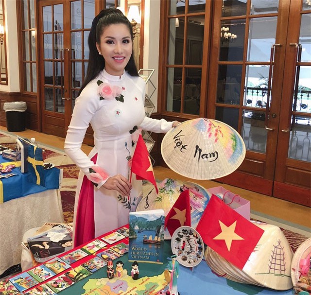 Loan Vương diện áo dài, nón lá giới thiệu về Việt Nam tại Mrs International 2018