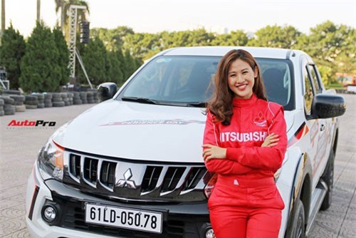 Chóng mặt ngồi trong xe Nữ hoàng drift Malaysia tại Hà Nội