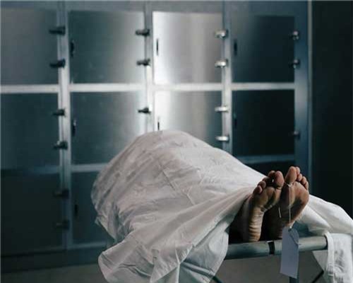 Ghé nhà xác nhận người, người thân phát hiện kinh dị